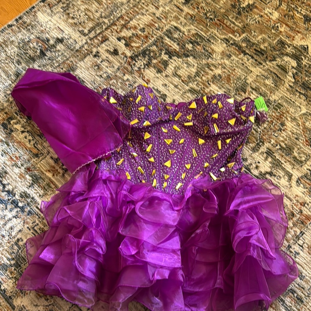 Purple Short Hoco dress with Starry Bodice and ruffled Tulle Skirt